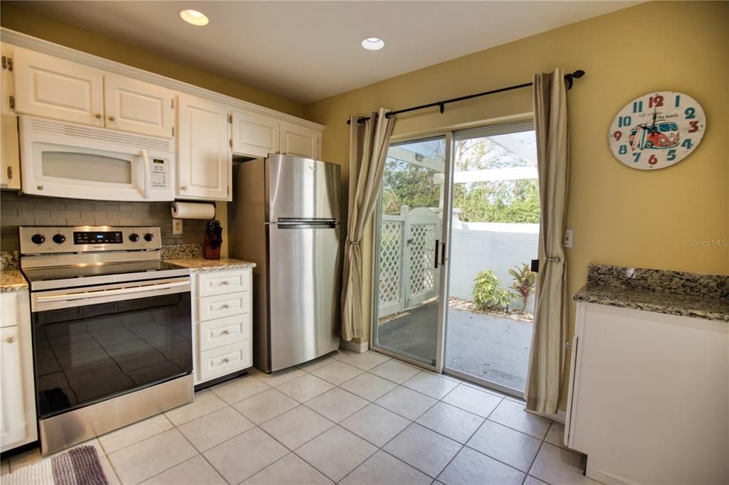 For Rent: $4,800 (2 beds, 2 baths, 1175 Square Feet)