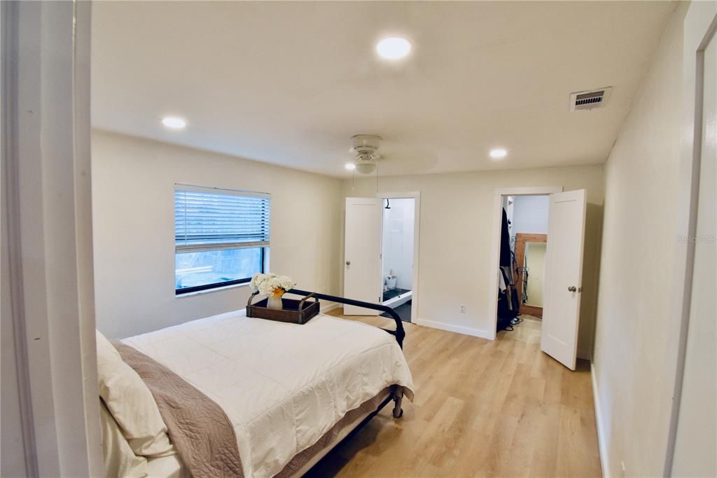 For Sale: $337,000 (3 beds, 2 baths, 1391 Square Feet)