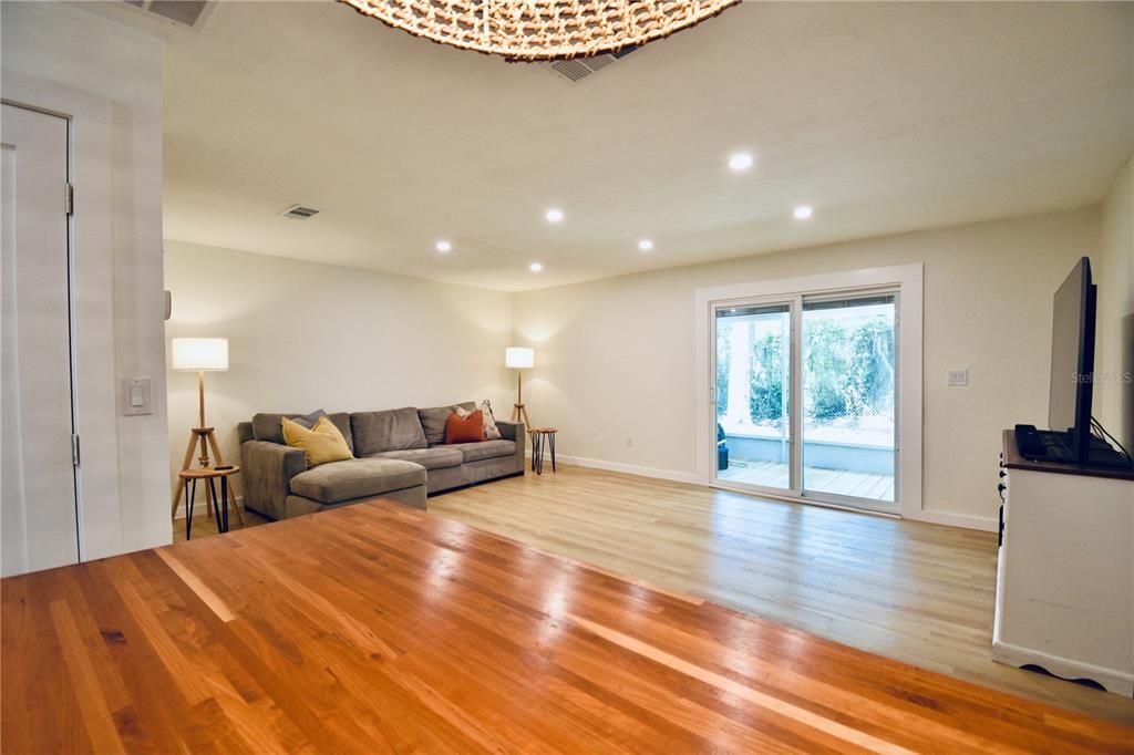 For Sale: $337,000 (3 beds, 2 baths, 1391 Square Feet)