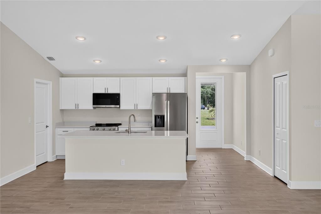 For Sale: $339,900 (4 beds, 3 baths, 1818 Square Feet)