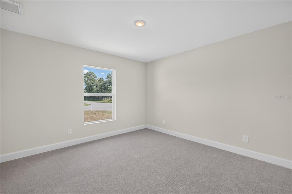 For Sale: $339,900 (4 beds, 3 baths, 1818 Square Feet)