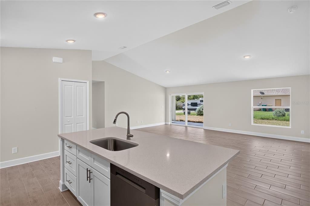 For Sale: $339,900 (4 beds, 3 baths, 1818 Square Feet)