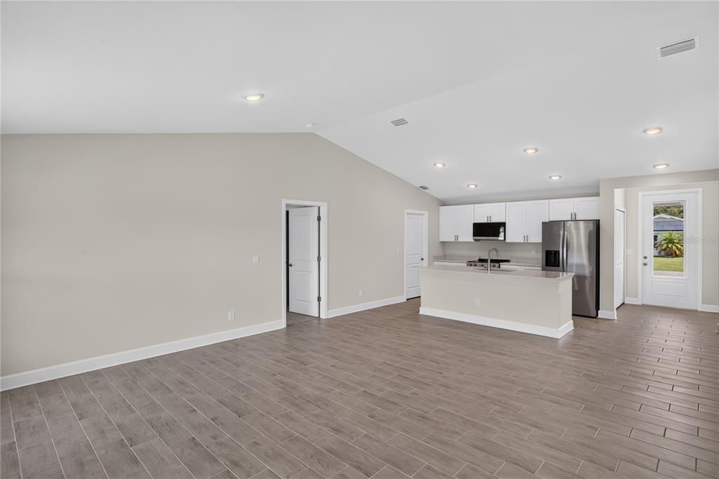 For Sale: $339,900 (4 beds, 3 baths, 1818 Square Feet)