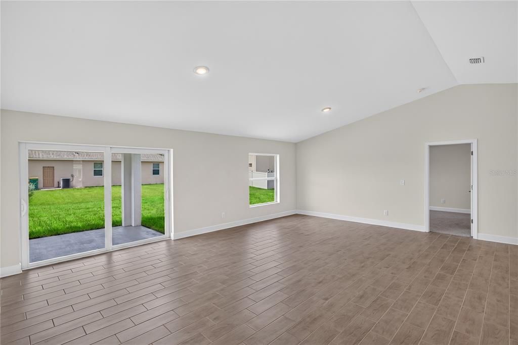 For Sale: $339,900 (4 beds, 3 baths, 1818 Square Feet)