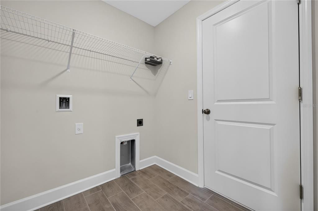 For Sale: $339,900 (4 beds, 3 baths, 1818 Square Feet)
