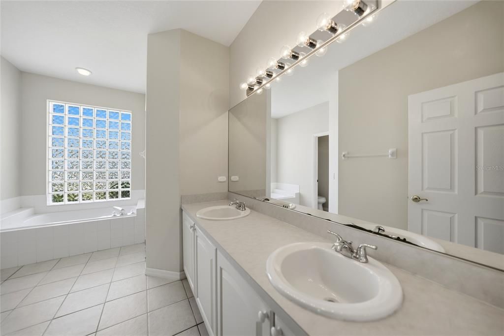 For Sale: $279,000 (3 beds, 2 baths, 1586 Square Feet)