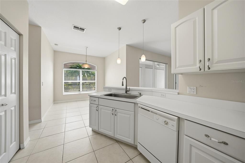 For Sale: $279,000 (3 beds, 2 baths, 1586 Square Feet)