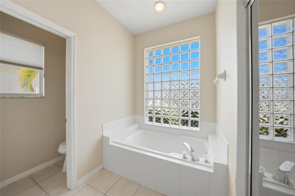 For Sale: $279,000 (3 beds, 2 baths, 1586 Square Feet)