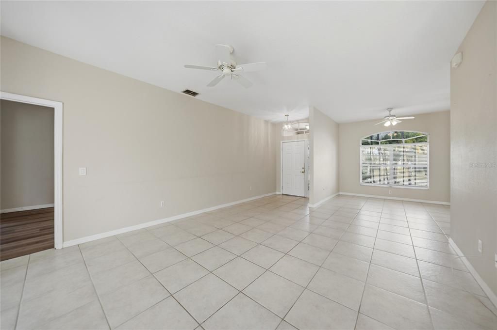 For Sale: $279,000 (3 beds, 2 baths, 1586 Square Feet)