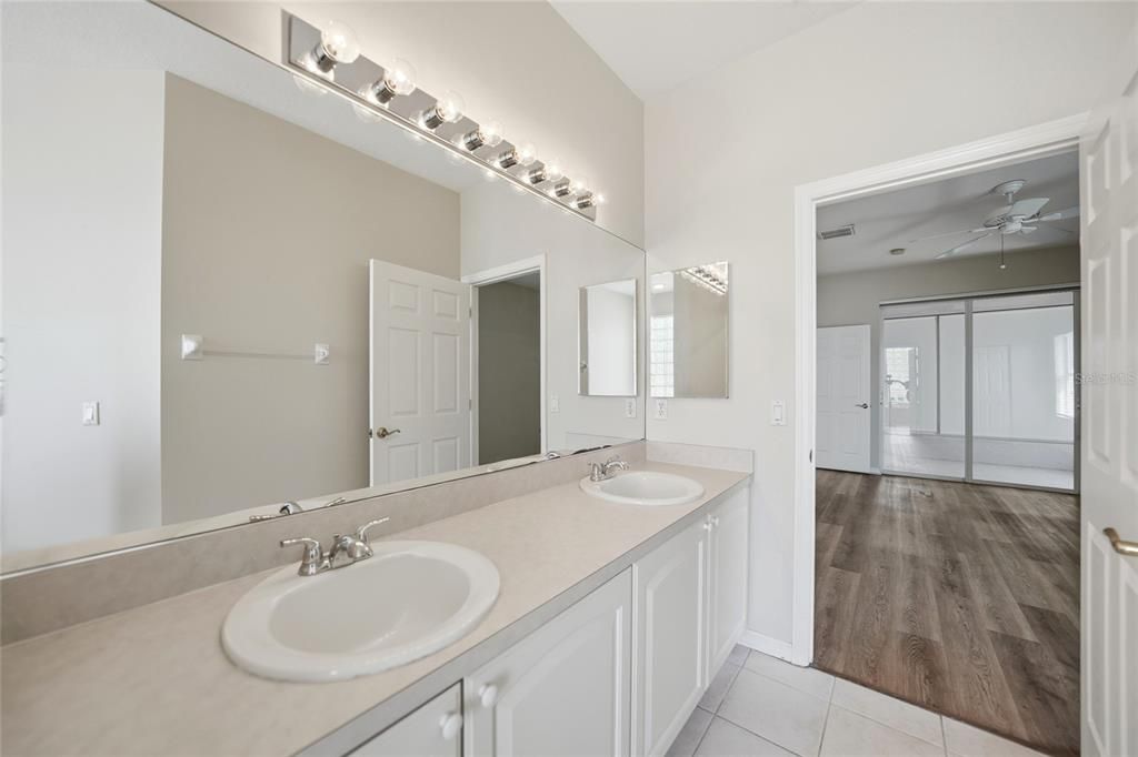 For Sale: $279,000 (3 beds, 2 baths, 1586 Square Feet)