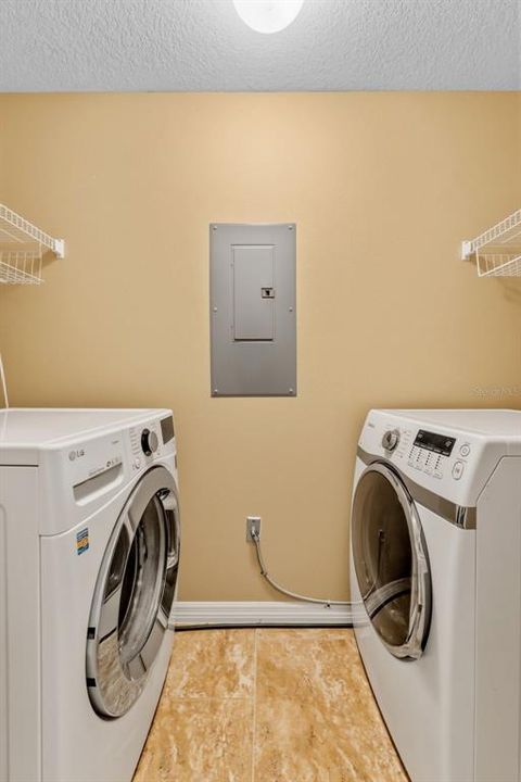 For Sale: $369,000 (3 beds, 2 baths, 1480 Square Feet)