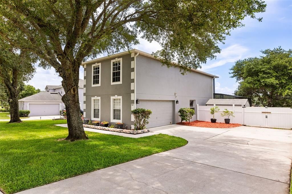 For Sale: $569,900 (4 beds, 2 baths, 2937 Square Feet)