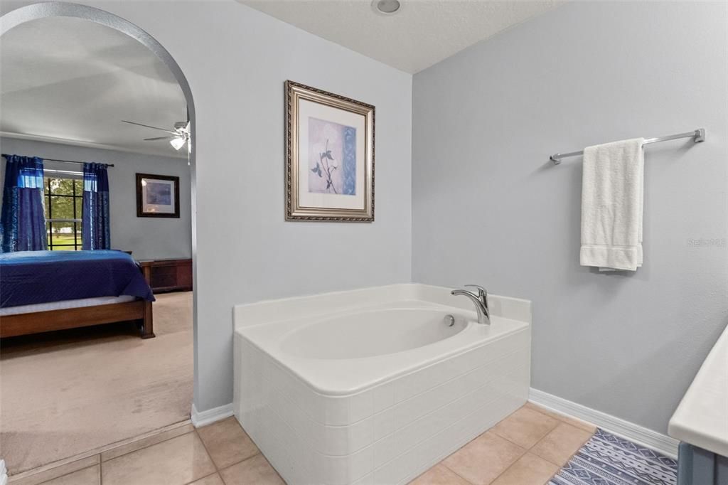 For Sale: $569,900 (4 beds, 2 baths, 2937 Square Feet)