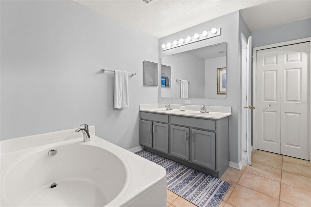 For Sale: $569,900 (4 beds, 2 baths, 2937 Square Feet)