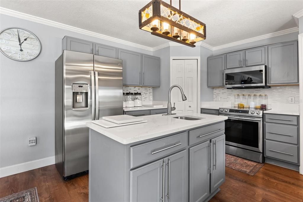 For Sale: $569,900 (4 beds, 2 baths, 2937 Square Feet)