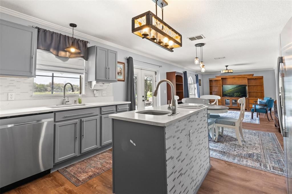 For Sale: $569,900 (4 beds, 2 baths, 2937 Square Feet)