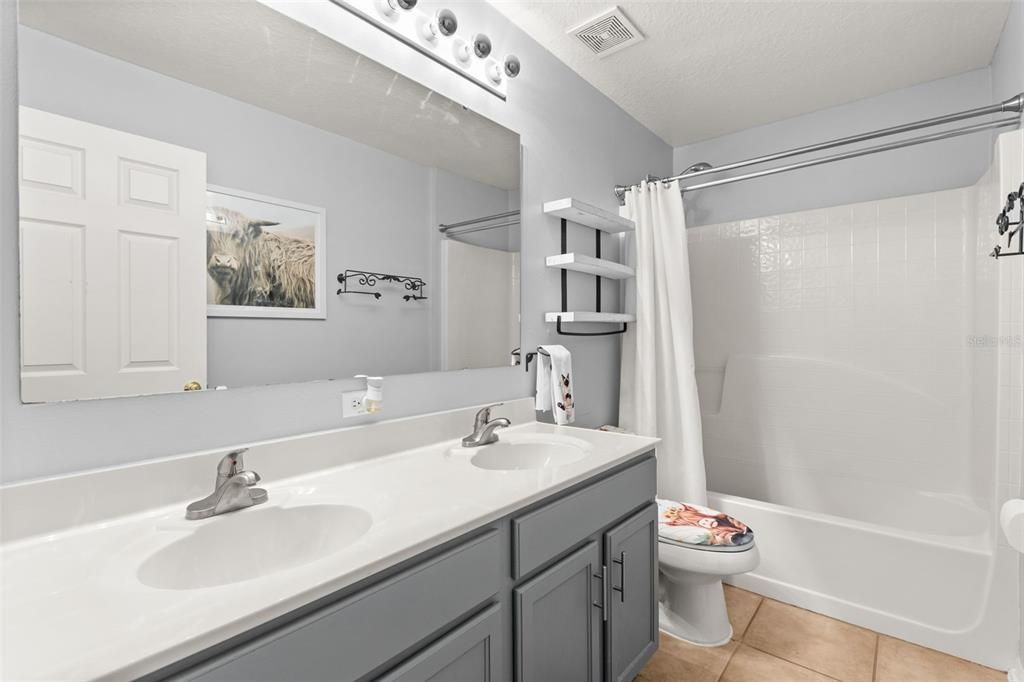 For Sale: $569,900 (4 beds, 2 baths, 2937 Square Feet)