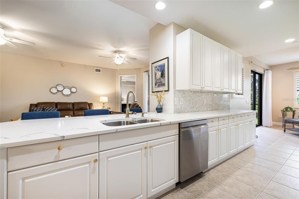 For Sale: $375,000 (2 beds, 2 baths, 1788 Square Feet)