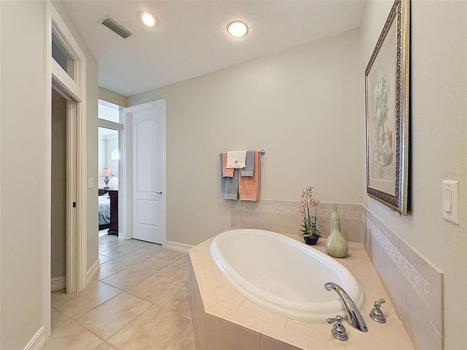 En Venta: $548,000 (3 camas, 2 baños, 2538 Pies cuadrados)