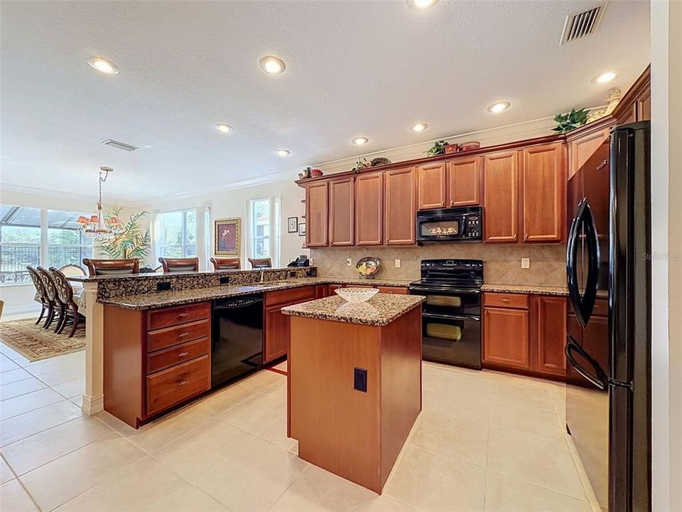 En Venta: $548,000 (3 camas, 2 baños, 2538 Pies cuadrados)