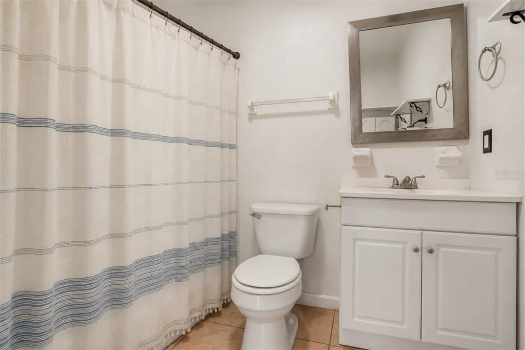 На продажу: $325,000 (4 спален, 2 ванн, 2252 Квадратных фут)