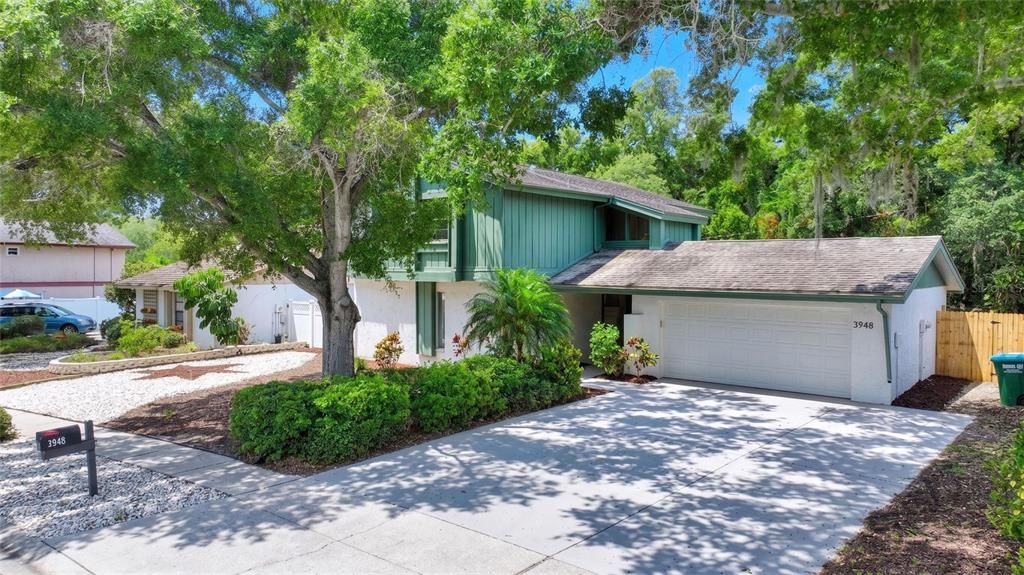 For Sale: $599,900 (3 beds, 2 baths, 2026 Square Feet)