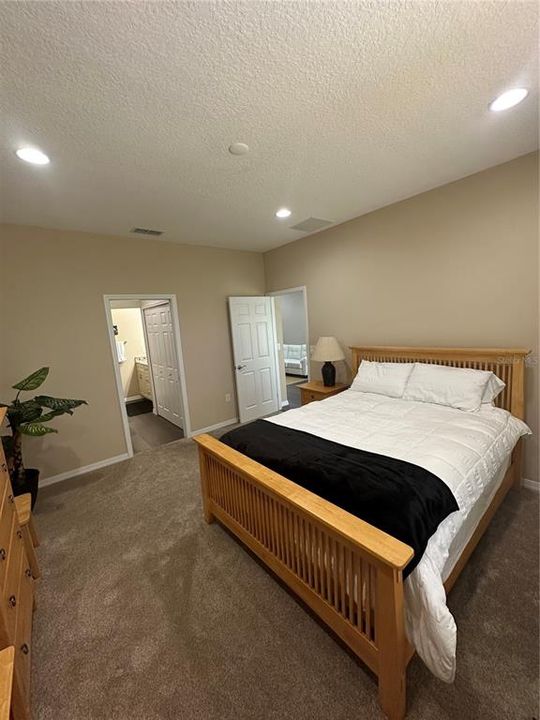 For Sale: $279,900 (2 beds, 2 baths, 1330 Square Feet)
