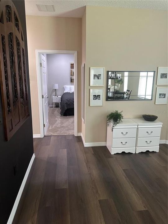 For Sale: $279,900 (2 beds, 2 baths, 1330 Square Feet)
