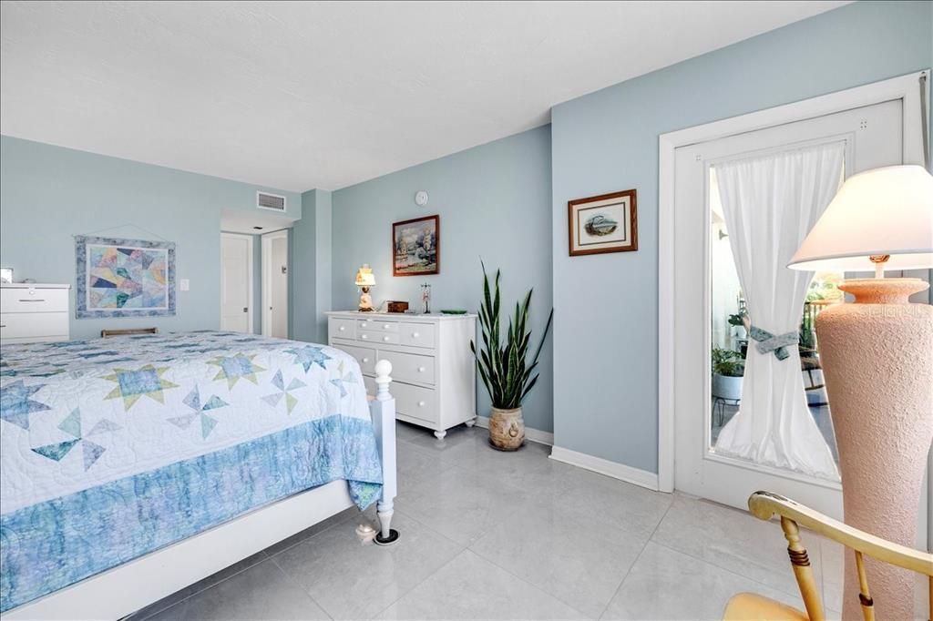 En Venta: $390,000 (3 camas, 2 baños, 1912 Pies cuadrados)