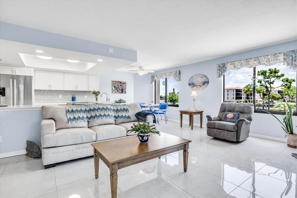 En Venta: $390,000 (3 camas, 2 baños, 1912 Pies cuadrados)