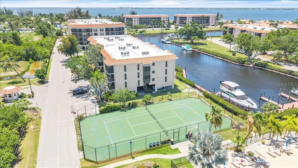 En Venta: $390,000 (3 camas, 2 baños, 1912 Pies cuadrados)