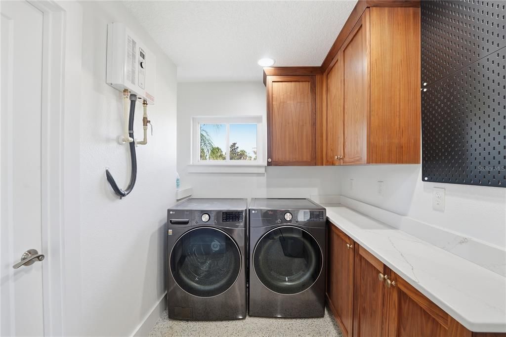 For Sale: $699,000 (3 beds, 4 baths, 2825 Square Feet)