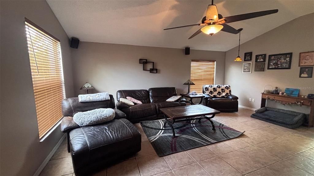 For Sale: $369,000 (3 beds, 2 baths, 1518 Square Feet)