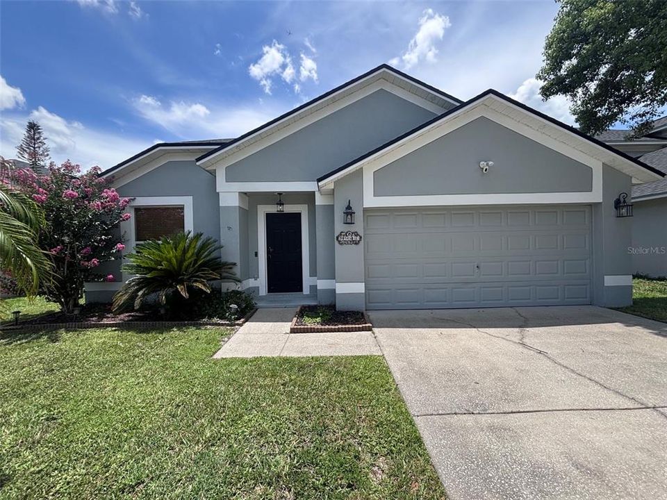 For Sale: $369,000 (3 beds, 2 baths, 1518 Square Feet)