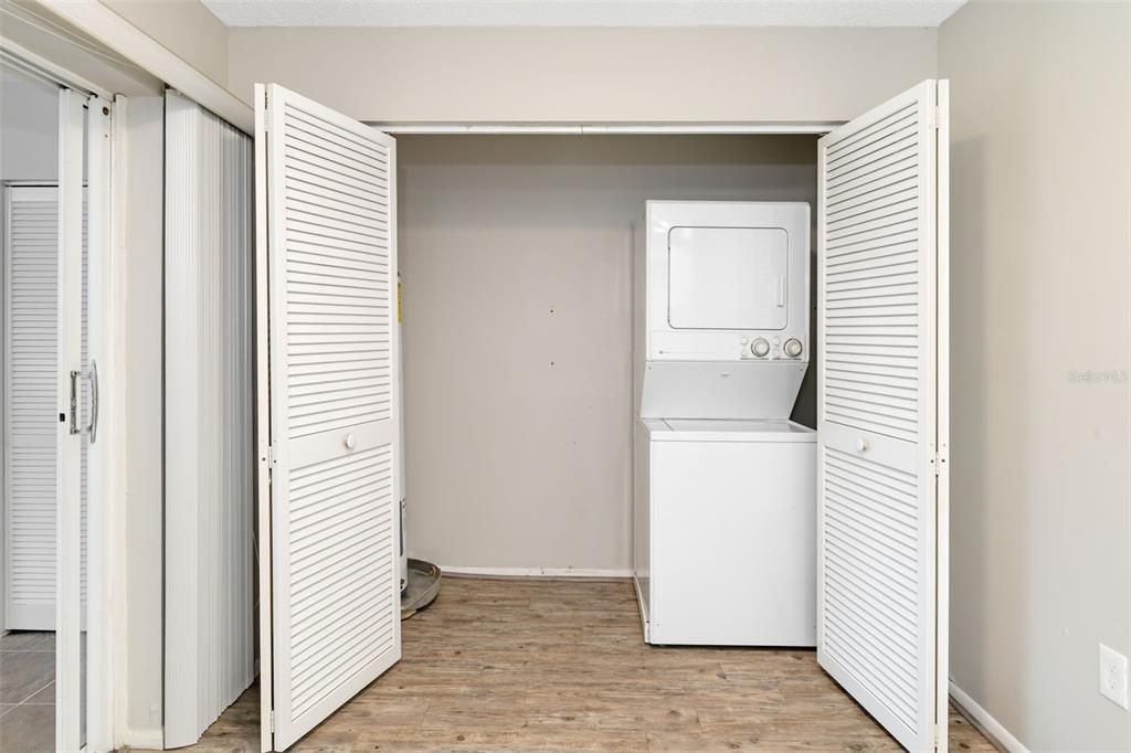 Activo con contrato: $225,000 (2 camas, 2 baños, 1379 Pies cuadrados)