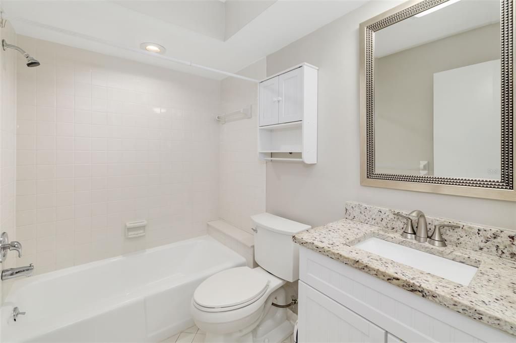 Activo con contrato: $225,000 (2 camas, 2 baños, 1379 Pies cuadrados)