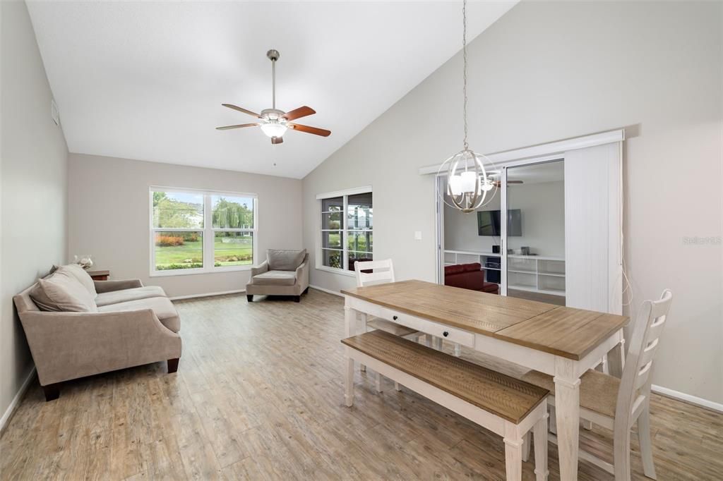 Activo con contrato: $225,000 (2 camas, 2 baños, 1379 Pies cuadrados)