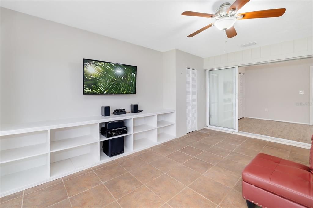 Activo con contrato: $225,000 (2 camas, 2 baños, 1379 Pies cuadrados)