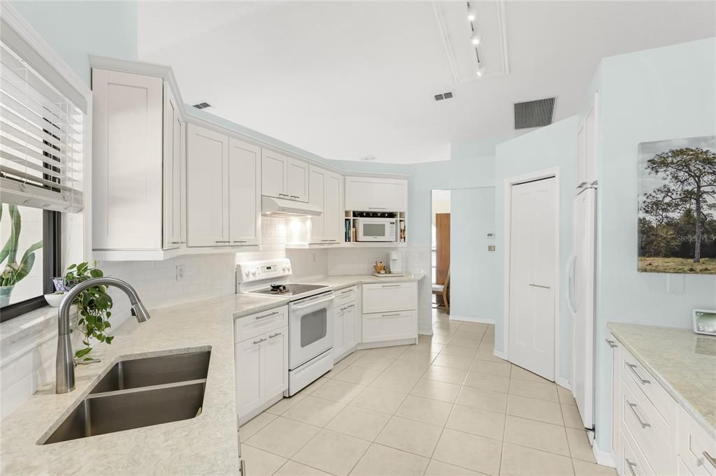For Sale: $500,000 (3 beds, 2 baths, 2308 Square Feet)