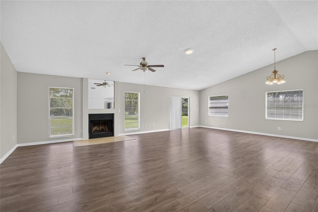 For Rent: $2,450 (3 beds, 2 baths, 1718 Square Feet)