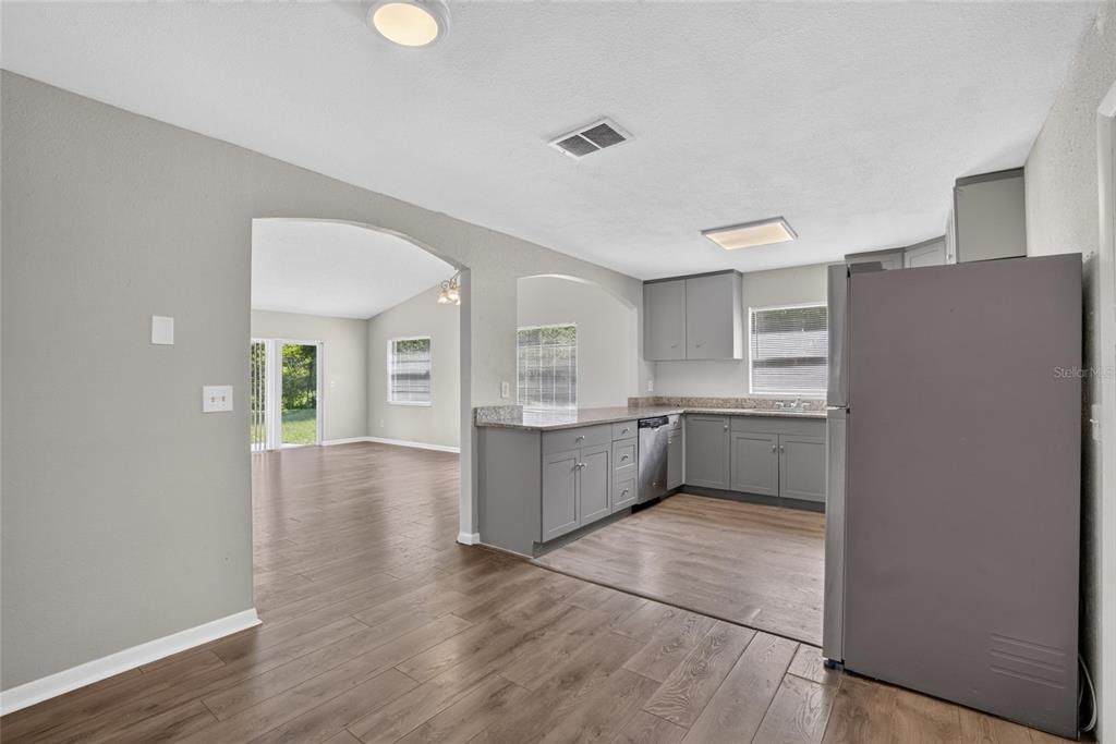 For Rent: $2,450 (3 beds, 2 baths, 1718 Square Feet)