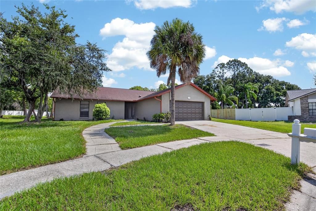 For Rent: $2,450 (3 beds, 2 baths, 1718 Square Feet)