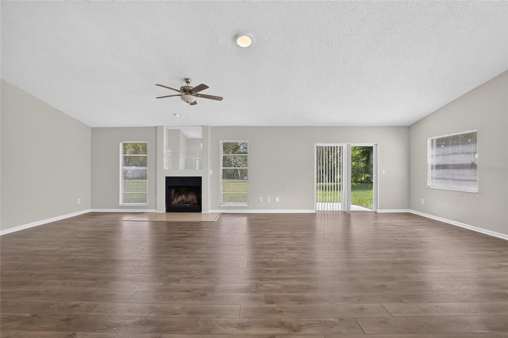 For Rent: $2,450 (3 beds, 2 baths, 1718 Square Feet)
