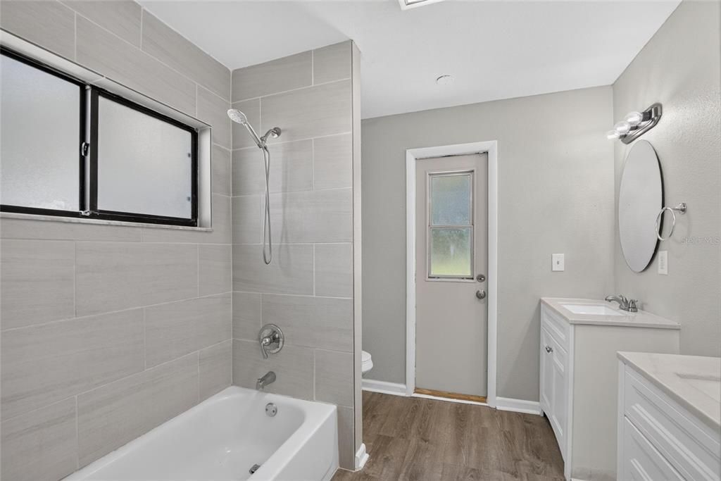 For Rent: $2,450 (3 beds, 2 baths, 1718 Square Feet)