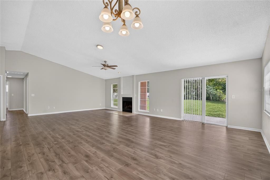 For Rent: $2,450 (3 beds, 2 baths, 1718 Square Feet)