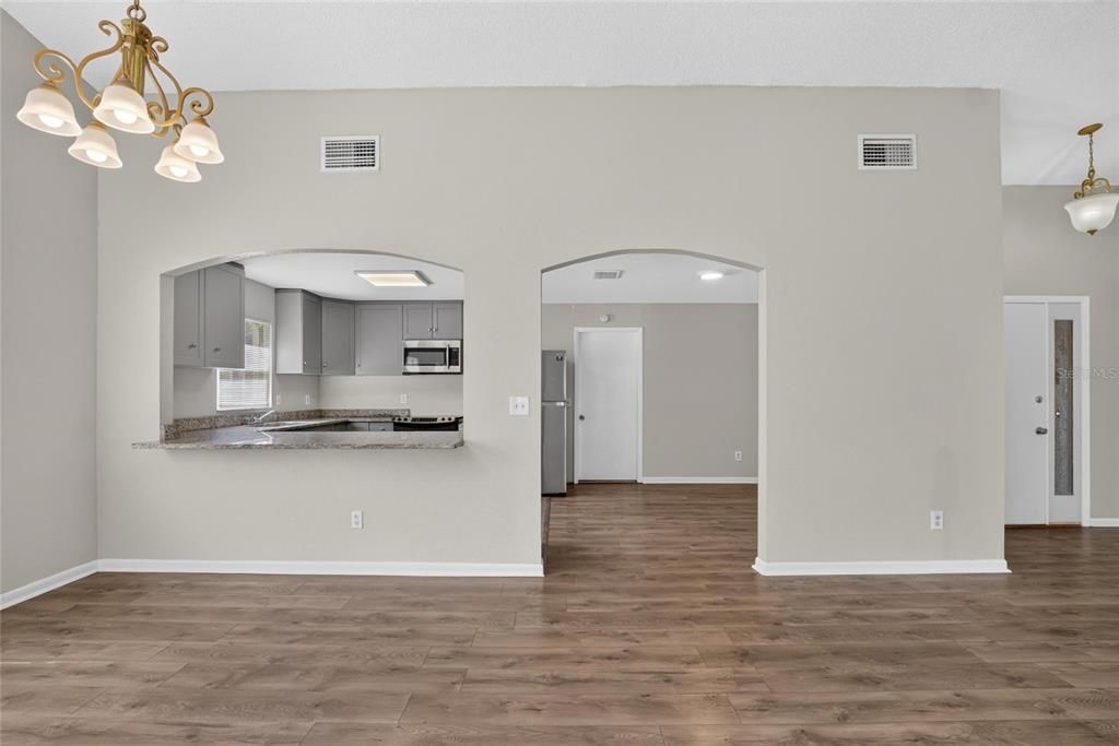 For Rent: $2,450 (3 beds, 2 baths, 1718 Square Feet)