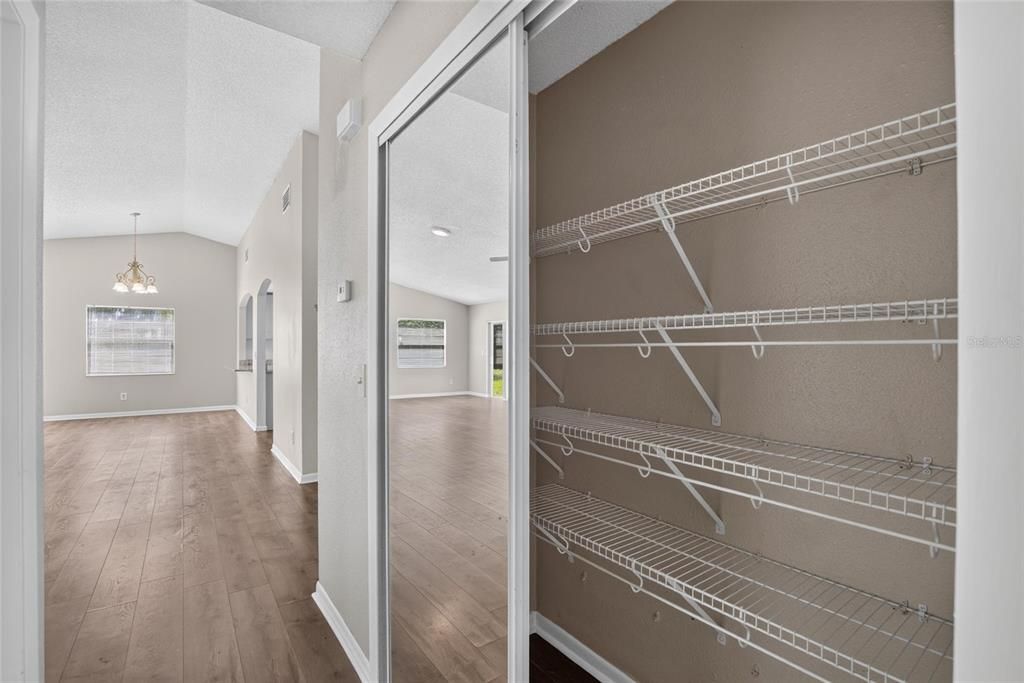 For Rent: $2,450 (3 beds, 2 baths, 1718 Square Feet)
