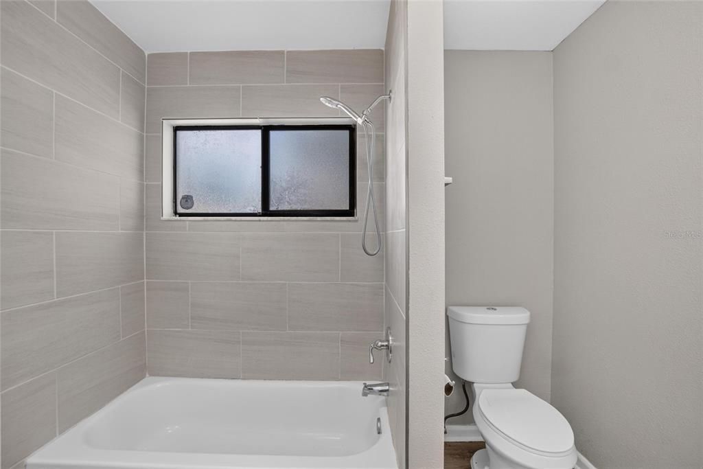 For Rent: $2,450 (3 beds, 2 baths, 1718 Square Feet)