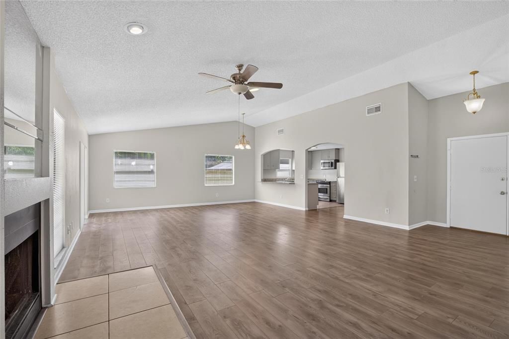 For Rent: $2,450 (3 beds, 2 baths, 1718 Square Feet)