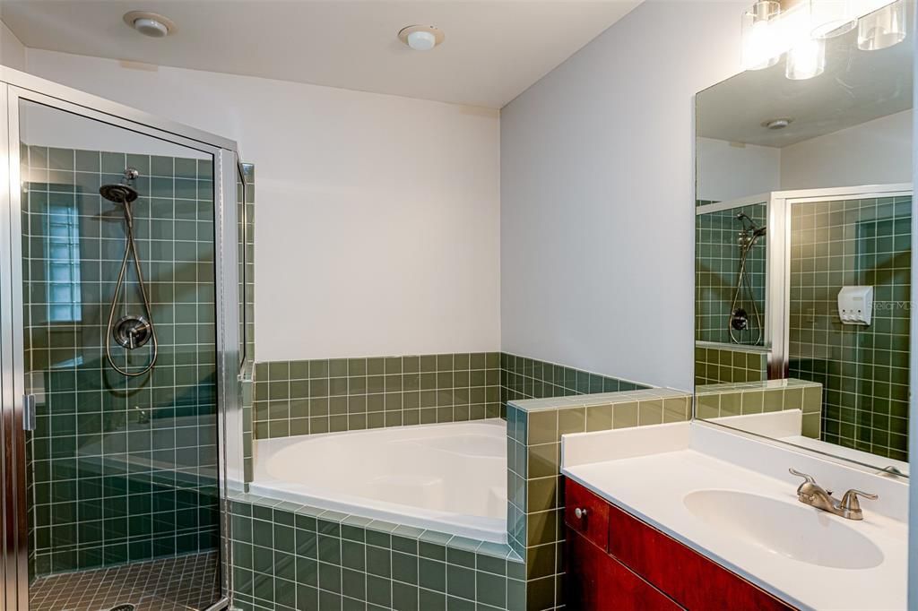 For Rent: $2,750 (2 beds, 2 baths, 1230 Square Feet)